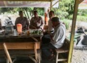 Personel Sat Binmas Polres Langkat Sambangi Warga.