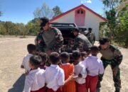 Mobil Senyum Bagi Anak Perbatasn, Dansatgas Yonkav 6/NK Kunjungi SDN Suanae