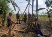 Demi Air Untuk Masyarakat, Babinsa Juwangi Bersama Yayasan Indonesia Iklas Pantau Pembuatan Sumur Bor