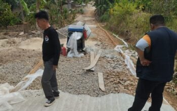 Diduga Raup Keuntungan Sangat Besar, Pengerjaan Proyek Rabat beton Di Desa Bogorejo Tidak Sesuai Dengan Spek