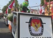 KPU Kota Menggelar Acara Kirab Arakan Maskot Pilkada Tahun 2024