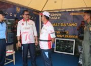 Pangkoops Udara I Dampingi Kasau Meninjau Stand Pameran TNI AU Fair