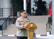 Kapolres Metro Jakarta Barat Bagikan 500 Helm, Rompi, dan Bodycam untuk Kesiapan Tugas sehari-hari dan Pengamanan Pilkada 2024