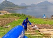Wujud Kepedulian Lingkungan, Satpolairud Polres Purwakarta Bersihkan Waduk Jatiluhur
