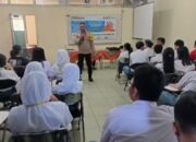 Cegah Tawuran dan Bullying, Bhabinkamtibmas Krendang Gelar Police Goes To School di SMK Bina Karya