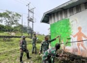 Satgas Yonif 762/VYS Perbaiki dan Cat Ulang Toilet Umum Kampung
