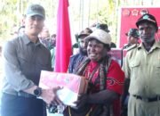 Warga Kwamki Narama Antusias Sambut Baksos HUT ke-79 TNI Pimpinan Pangkogabwilhan III