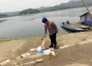 Aksi Bersih-Bersih Waduk Jatiluhur Terus Dilakukan Satpolairud Polres Purwakarta