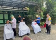 Sosialisasikan Kedisiplinan, Polsek Pare Gelar Pangkas Rambut Gratis di Sekolah