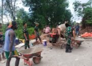 Karya Bakti Satgas Yonif 141/AYJP, Perbaiki Jalan Bagi Roda Perekonomian Warga Papua