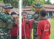 Bantu Cerdaskan Anak Bangsa, Personil Satgas Pamtas Statis Yonif 131/BRS Mengajar Siswa-Siswi di SMPN 5 Arso