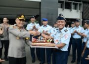 Koops Udara I Diberi Kejutan HUT TNI-ke 79 dari Polres Jakarta Timur