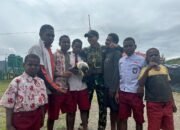 YOKATAPA RESIDENTS HAPPILY WELCOMED PACKAGES FROM THE INDONESIAN CHIEF OF ARMY DELIVERED BY THE HABEMA