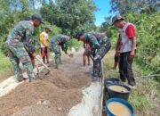 Satgas Pamtas Yonkav 12/BC Karya Bakti Pengecoran Jalan Raya Di Perbatasan