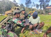 Hadir untuk Masyarakat, Satgas Yonif 323 Laksanakan Komsos dan Pelayanan Kesehatan