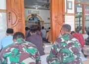 Jalin Kedekatan dan Silaturahmi, Satgas TMMD 122 Kodim 0809/Kediri Shalat Jumat Bersama Warga