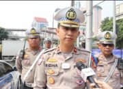 Dua Hari Operasi Zebra Jaya 2024, Polres Jakbar Tegur 100 Pengendara dan Bagikan Helm Gratis