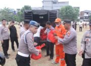 Peduli Korban Kebakaran Kalianyar, Polres Metro Jakbar Berikan Bantuan dan Buka Posko Layanan Dokumen