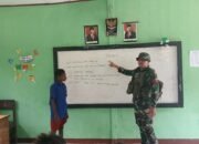 Tingkatkan Semangat Belajar Anak-Anak Perbatasan, Satgas Yonif 131/BRS Bagikan Buku Tulis