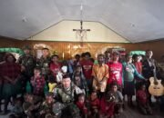 Warga Bilogai Semangat Latihan Musik Bersama Satgas Habema