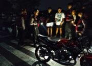 Jaga Kondusifitas Di Tahun Politik, Sat Samapta Polres Kediri Kota Bubarkan Pesta Miras, Motor Tanpa Dokumen Sah Ikut diAmankan