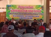 1500 Sertifikat PTSL Di Desa Wonojoyo Dibagikan