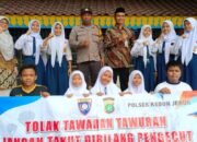 Bhabinkamtibmas Kelapa Dua, Aiptu H. Fauzan, Ajak Siswa SMPN 189 Hindari Tawuran dan Kenakalan Remaja