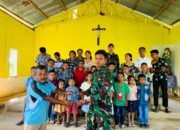 Satgas Pamtas Yonarmed 11 Kostrad Bagikan Alkitab dan Bacaan Rohani untuk Gereja Katolik di Sebatik Barat