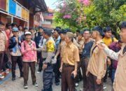 Bhabinkamtibmas Jelambar dan Guru SMK Bhara Trikora Sinergi Awasi Pulang Sekolah, Beri Nasihat Positif kepada Siswa