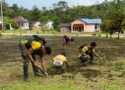 WARGA KAMAT SAMBUT KERJA BAKTI HABEMA BERSIHKAN LINGKUNGAN