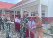 Peduli Pendidikan di Perbatasan, Satgas Pamtas Yonarmed 11 Kostrad Bagikan Alat Tulis di SD Negeri 001 Sei Manggaris