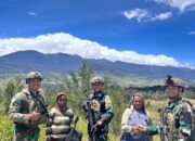 Paket Sembako Satgas Habema Disambut Antusias Warga Jigunggi