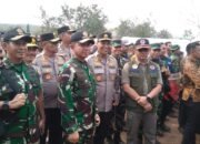 Panglima TNI Dampingi Wapres RI dalam Kunjungan Kerja ke Posko Pengungsian Korban Erupsi Gunung Lewotobi