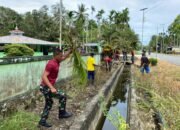 Peduli Lingkungan, Satgas Pamtas Yonif 131/BRS Bersihkan Masjid di Perbatasan Papua