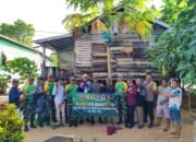 Satgas Pamtas Yonarmed 11 Kostrad Gelar Gotong Royong RTLH Bersama Warga Desa Tanjung Harapan