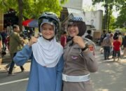 Unik, Satlantas Polres Kediri Sosialisasi dan Bagikan Helm Gratis di Area CFD Pare