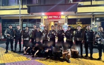 Cegah Aksi Tawuran di 2 lokasi di Jakarta Barat, Tim Patroli Perintis Presisi Polres Metro Jakarta Barat Amankan 17 Remaja Berikut Sajam Celurit dan Golok