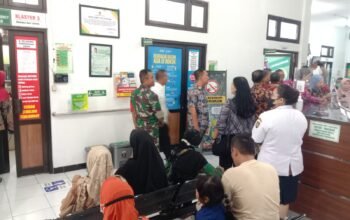 Babinsa Kratonan Ikuti Kunker Menteri Kesehatan RI di Puskesmas Kratonan Serengan