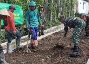 Danramil Beserta Babinsa Gotong Royong, Meratakan Jalan Menuju Kesejahteraan Desa