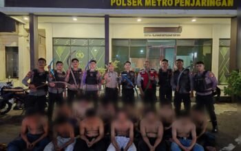 Diduga Hendak Tawuran, 13 Remaja Konvoi Bawa Sajam diamankan Tim patroli perintis Presisi Polres Metro Jakarta Barat