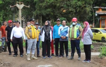 PJ. Bupati Lampung Barat Drs Nukman, M.M., beserta jajaran melakukan peninjauan Pembangunan pasar tematik