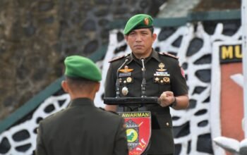 Satgas Pamtas Yonarmed 11 Kostrad Gelar Upacara Peringatan Hari Juang TNI AD di Kodim 0911/NNK