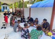 Mengisi Waktu Libur Sekolah, Satgas Yonif 131/BRS Belajar Bersama Anak-Anak di Perbatasan Papua