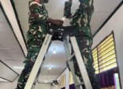 Satgas Yonif 762/VYS Bersama Warga Dekorasi GKI Sion Kumurkek Sambut Natal di Distrik Aifat