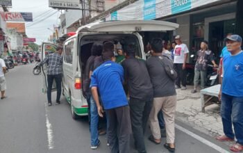 Merasa Kehilangan Mitra Kerja, Babinsa Jayengan Takziah ke Rumah Duka