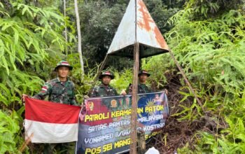 Garda Terdepan Keamanan Perbatasan, Satgas Pamtas Yonarmed 11 Kostrad Laksanakan Patroli Patok