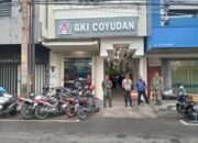 Babinsa Jayengan Amankan Ibadah Minggu Pagi Jelang Tahun Baru 2025