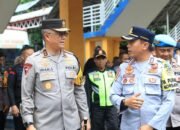 Pastikan Keamanan Malam Tahun Baru, Kapolda Jatim Cek Pospam dan Posyan