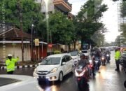 Tanpa Mengenal Cuaca, Petugas Pos Pelayanan Tetap Siaga Atasi Kerawanan Lalu Lintas