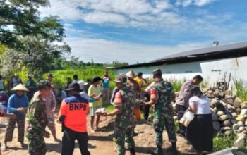 Koramil Sambirejo Bangun Jembatan Darurat Penghubung Antar Kecamatan